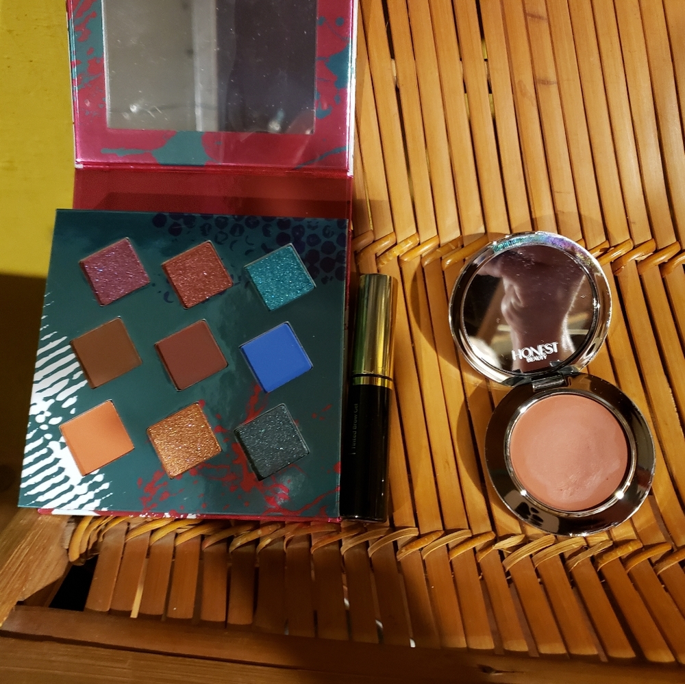 Makeup bundle - Picture 2 of 3